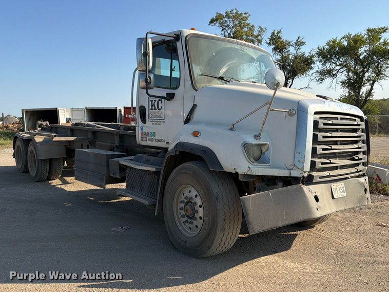 image for item FK3405 2015 Freightliner 114SD hook lift truck