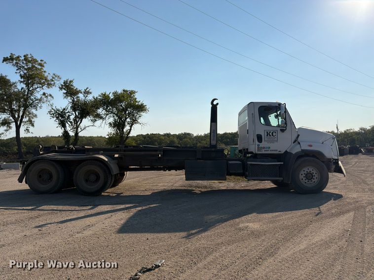 image for item FK3405 2015 Freightliner 114SD hook lift truck