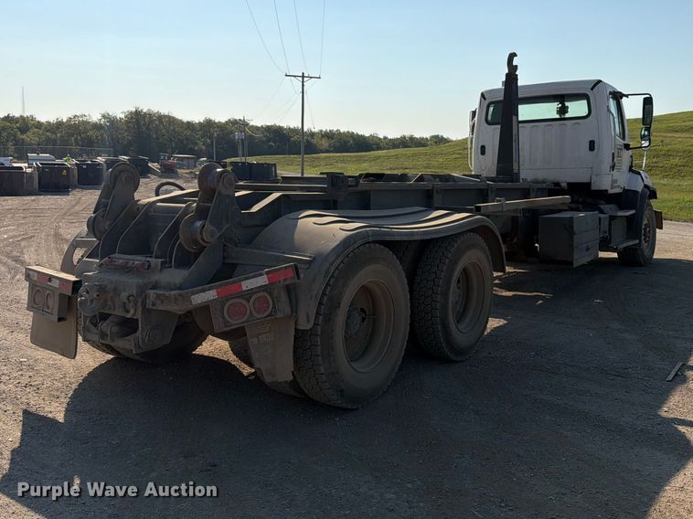 image for item FK3405 2015 Freightliner 114SD hook lift truck