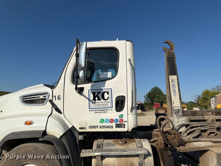 image for item FK3405 2015 Freightliner 114SD hook lift truck