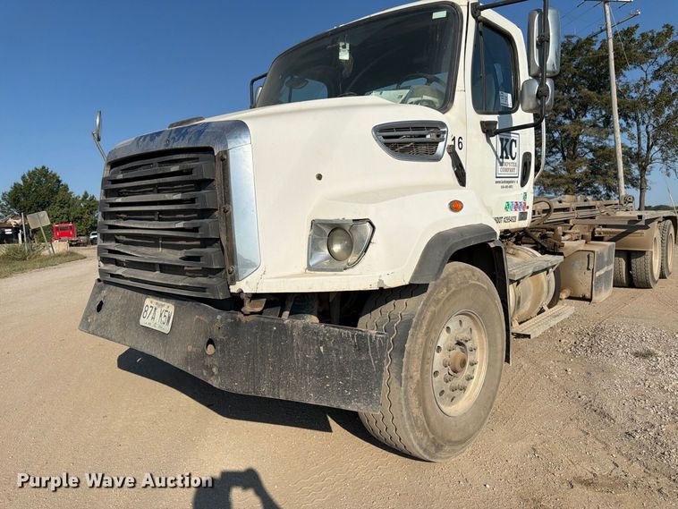 image for item FK3405 2015 Freightliner 114SD hook lift truck