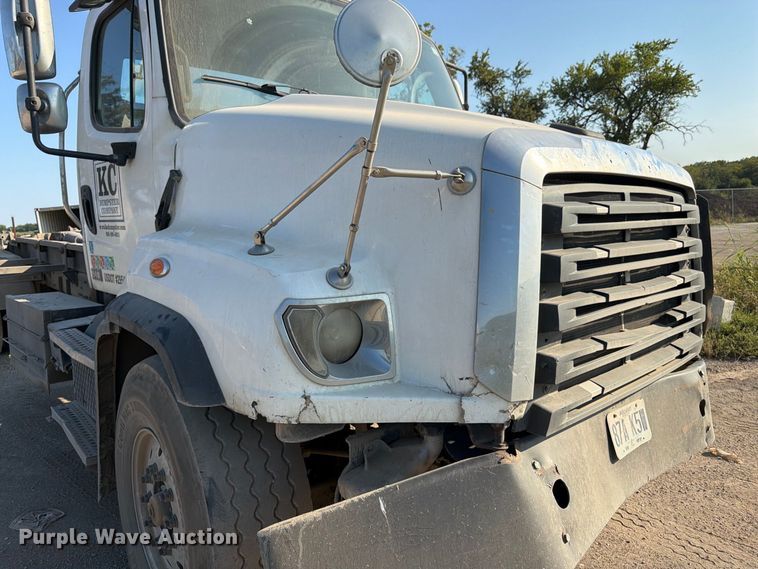 image for item FK3405 2015 Freightliner 114SD hook lift truck