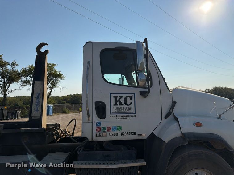 image for item FK3405 2015 Freightliner 114SD hook lift truck