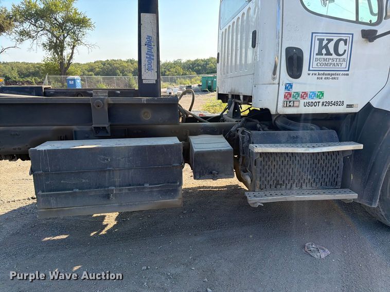 image for item FK3405 2015 Freightliner 114SD hook lift truck