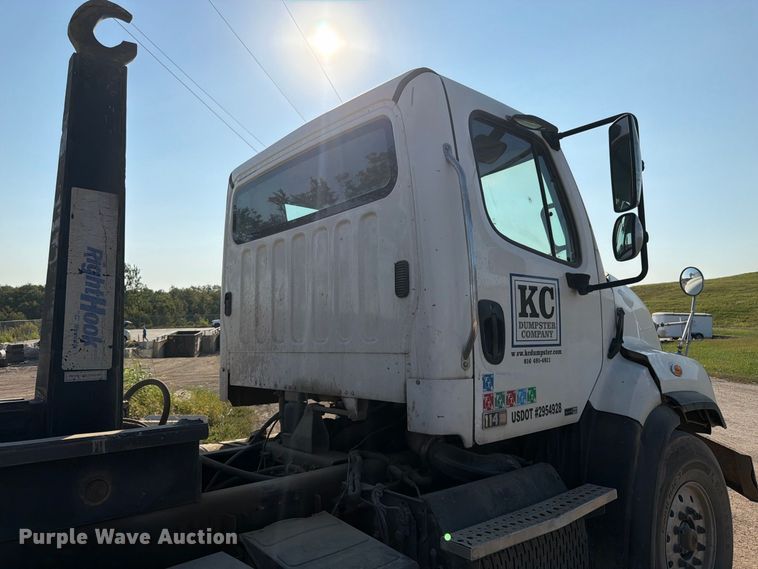 image for item FK3405 2015 Freightliner 114SD hook lift truck