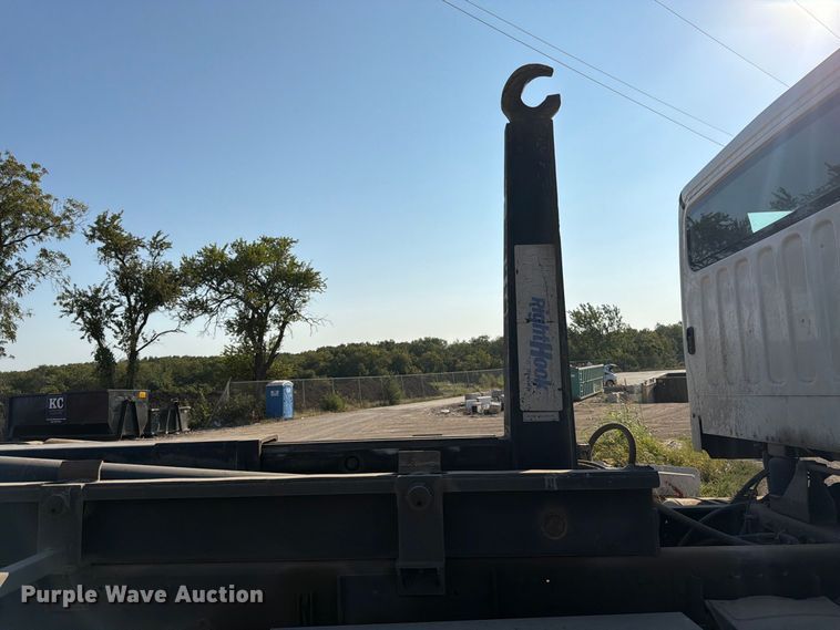 image for item FK3405 2015 Freightliner 114SD hook lift truck