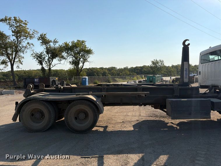 image for item FK3405 2015 Freightliner 114SD hook lift truck