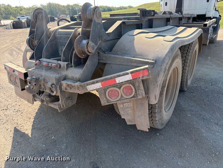 image for item FK3405 2015 Freightliner 114SD hook lift truck