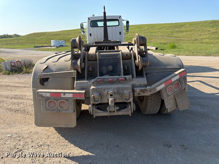 image for item FK3405 2015 Freightliner 114SD hook lift truck