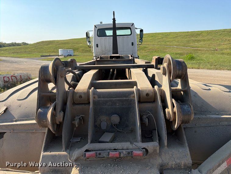 image for item FK3405 2015 Freightliner 114SD hook lift truck