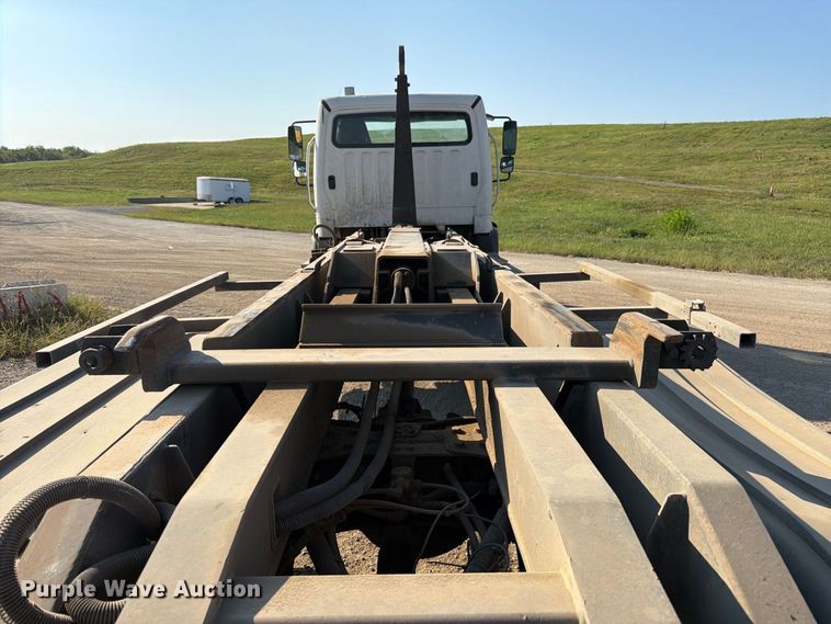 image for item FK3405 2015 Freightliner 114SD hook lift truck