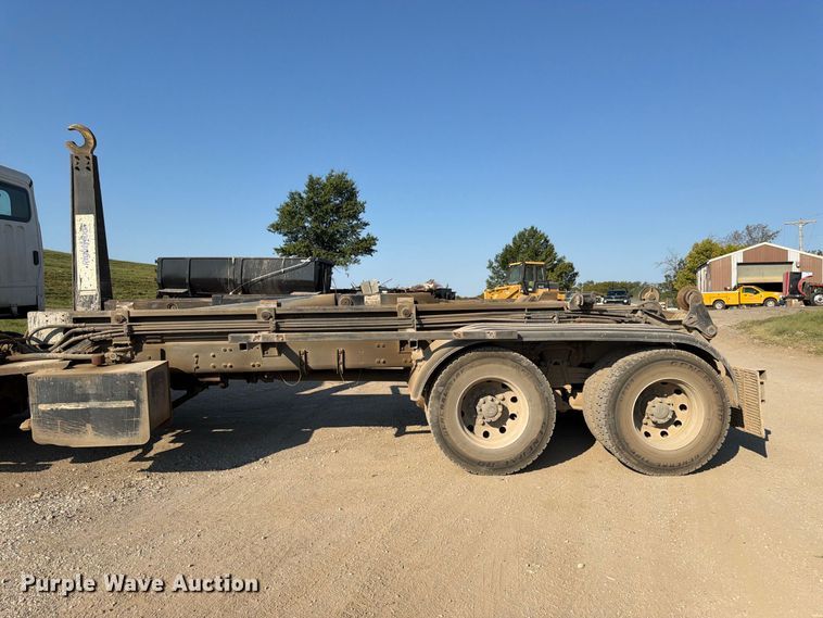 image for item FK3405 2015 Freightliner 114SD hook lift truck