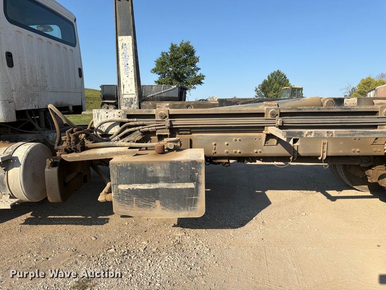 image for item FK3405 2015 Freightliner 114SD hook lift truck