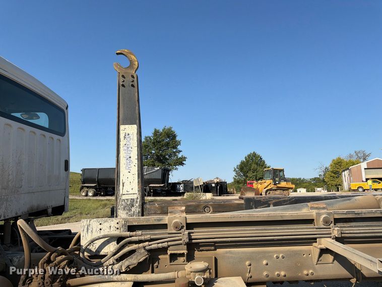 image for item FK3405 2015 Freightliner 114SD hook lift truck