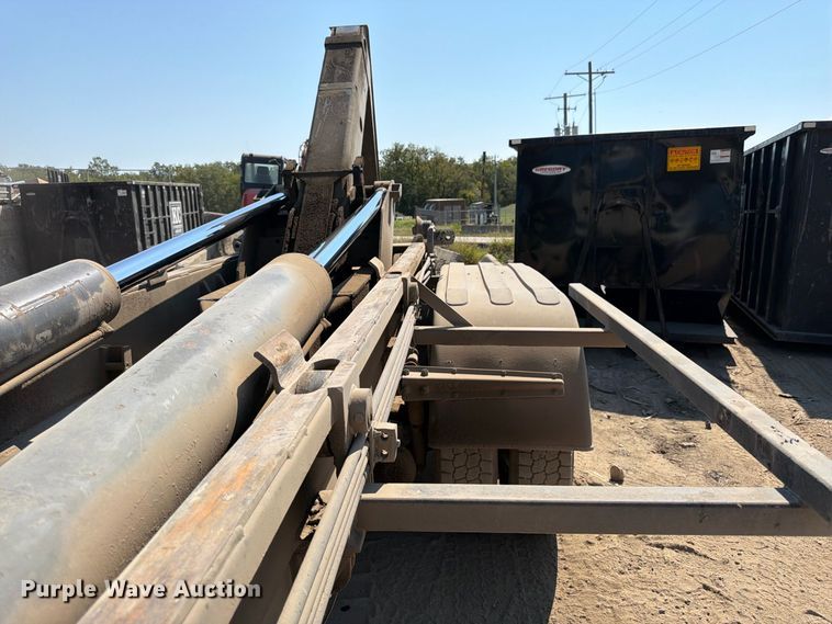 image for item FK3405 2015 Freightliner 114SD hook lift truck