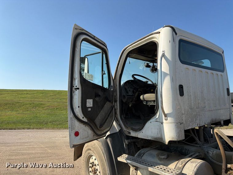 image for item FK3405 2015 Freightliner 114SD hook lift truck