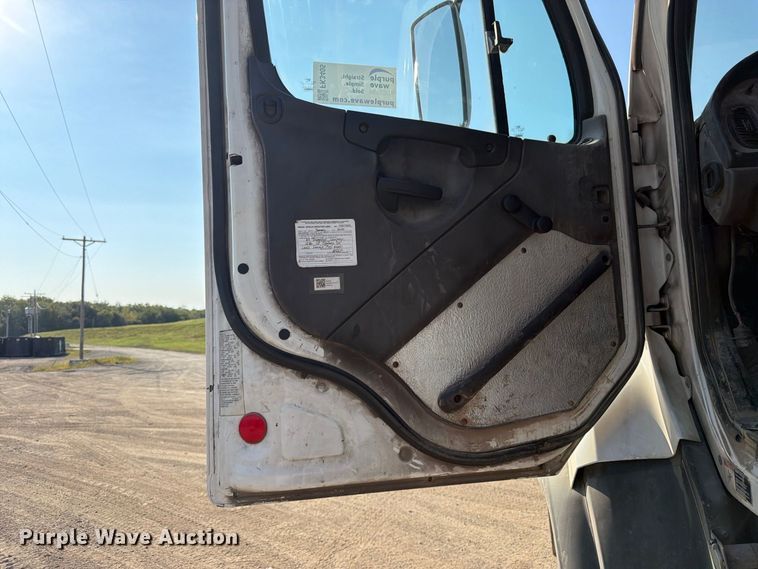 image for item FK3405 2015 Freightliner 114SD hook lift truck