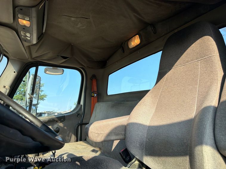 image for item FK3405 2015 Freightliner 114SD hook lift truck