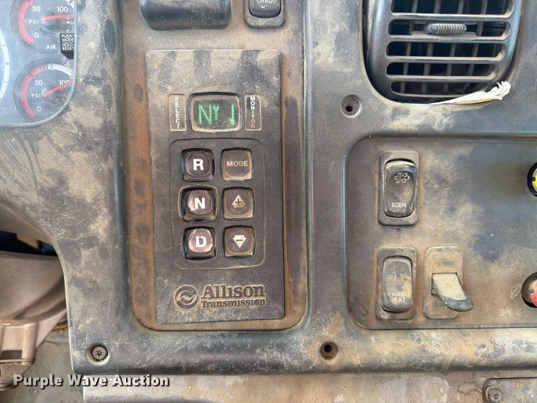 image for item FK3405 2015 Freightliner 114SD hook lift truck