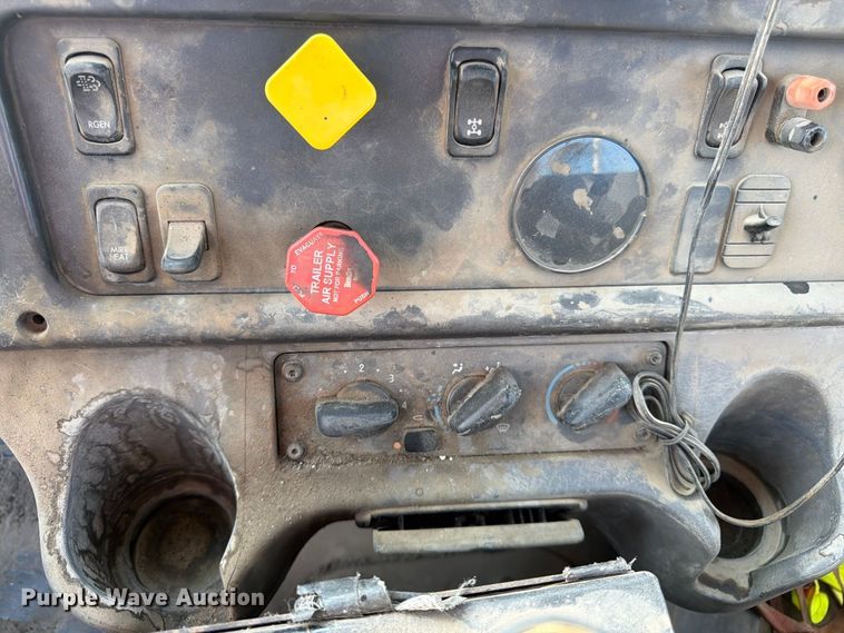 image for item FK3405 2015 Freightliner 114SD hook lift truck