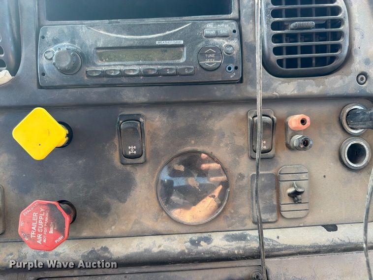 image for item FK3405 2015 Freightliner 114SD hook lift truck