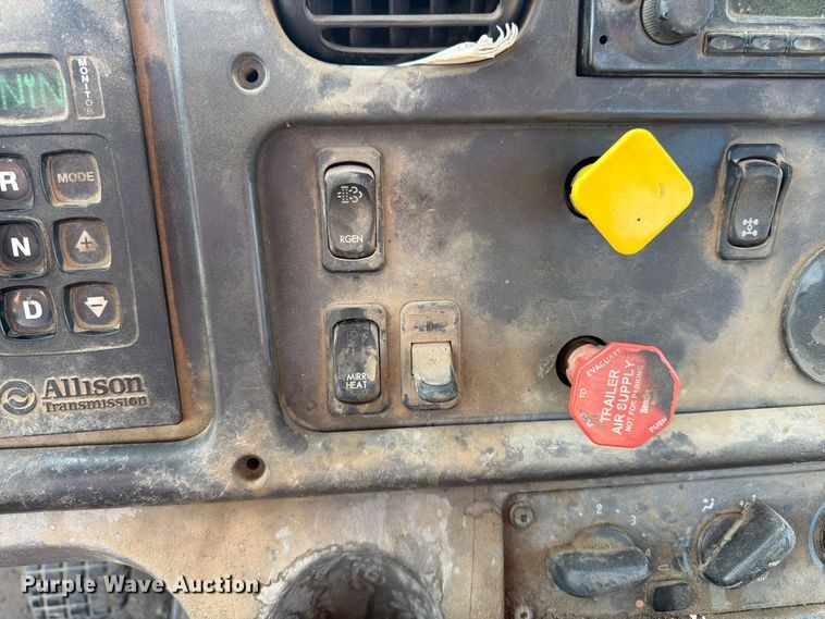 image for item FK3405 2015 Freightliner 114SD hook lift truck