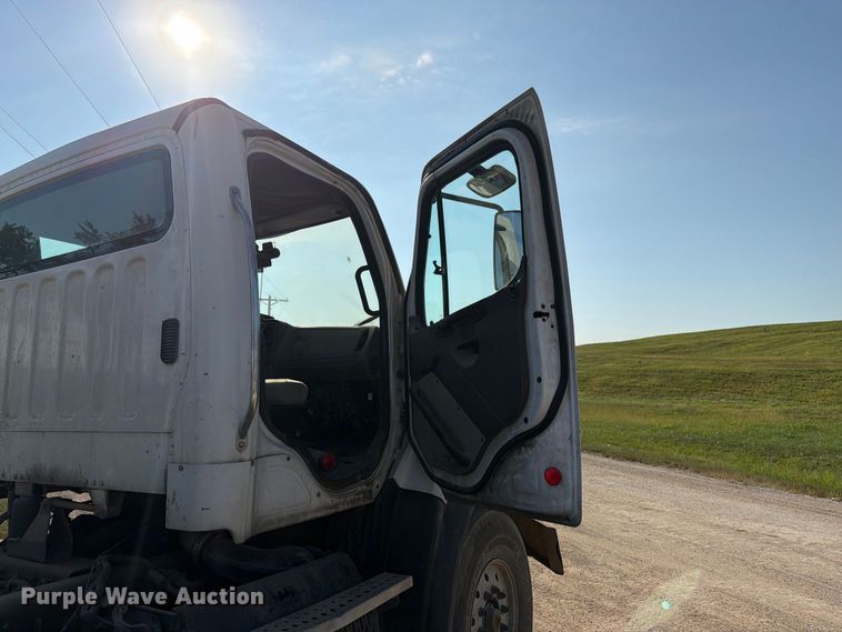image for item FK3405 2015 Freightliner 114SD hook lift truck