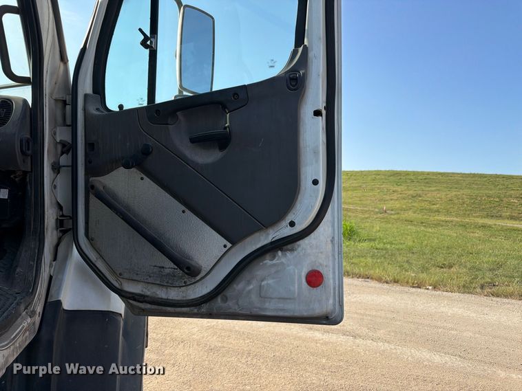 image for item FK3405 2015 Freightliner 114SD hook lift truck