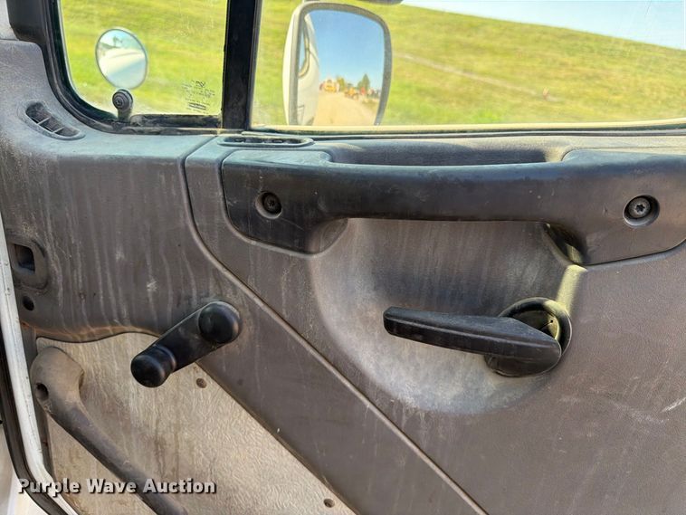 image for item FK3405 2015 Freightliner 114SD hook lift truck