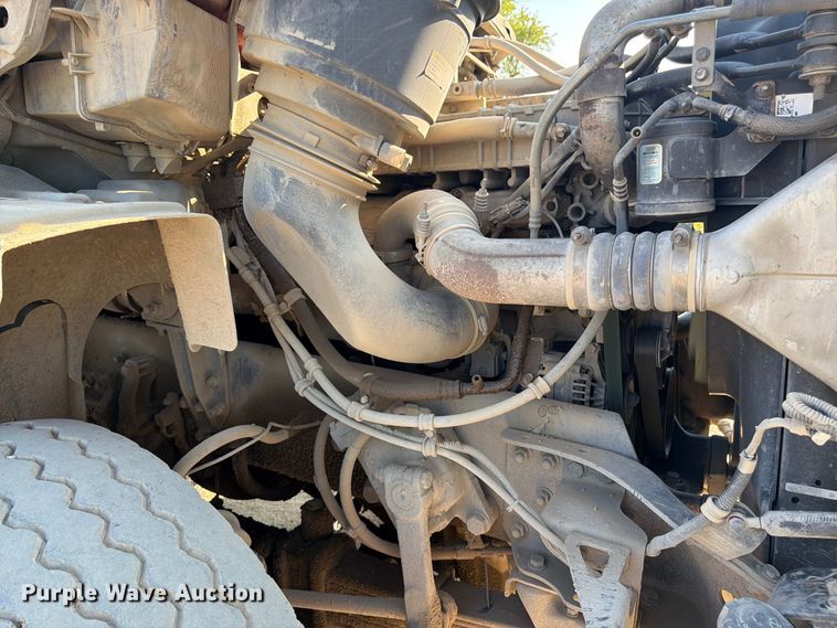 image for item FK3405 2015 Freightliner 114SD hook lift truck