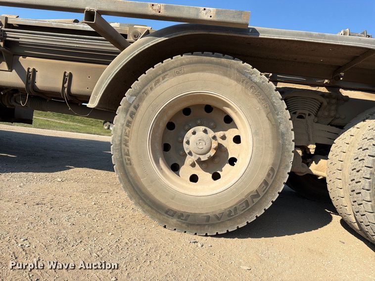 image for item FK3405 2015 Freightliner 114SD hook lift truck