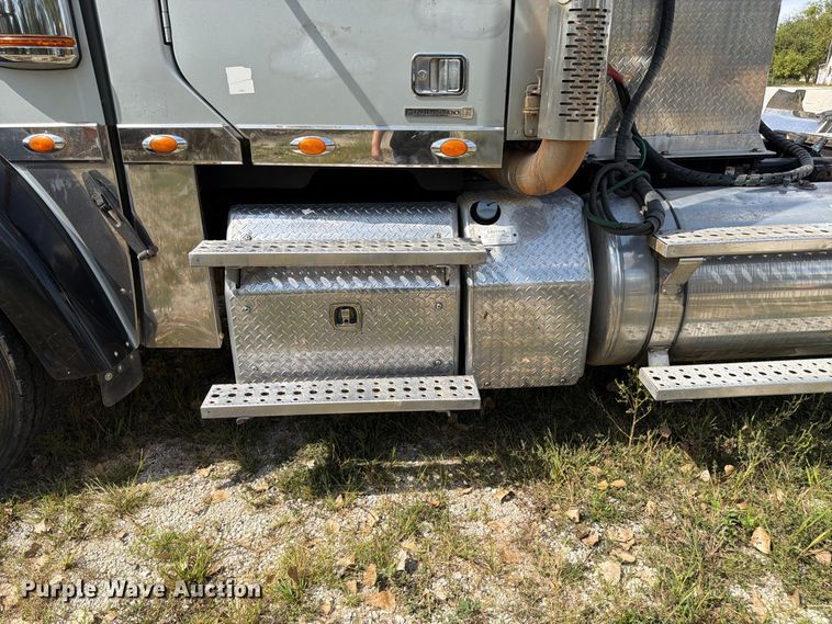 image for item FK3456 2012 Freightliner Coronado semi truck