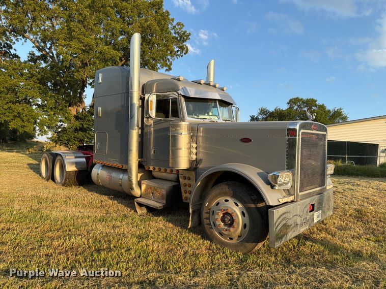 image for item FK3664 2002 Peterbilt 379 semi truck