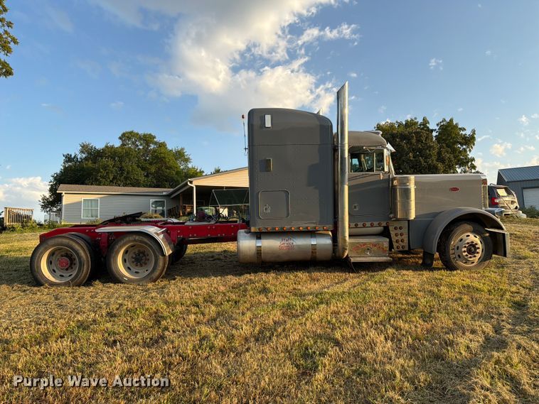 image for item FK3664 2002 Peterbilt 379 semi truck