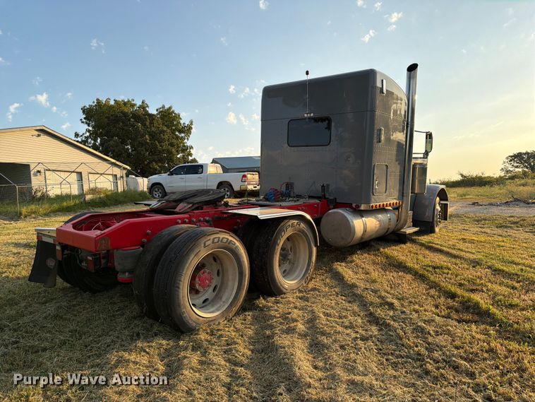 image for item FK3664 2002 Peterbilt 379 semi truck