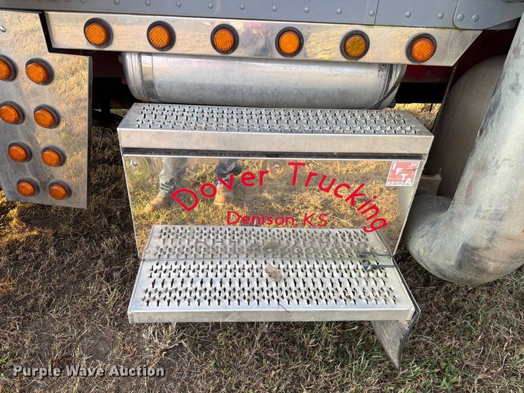 image for item FK3664 2002 Peterbilt 379 semi truck