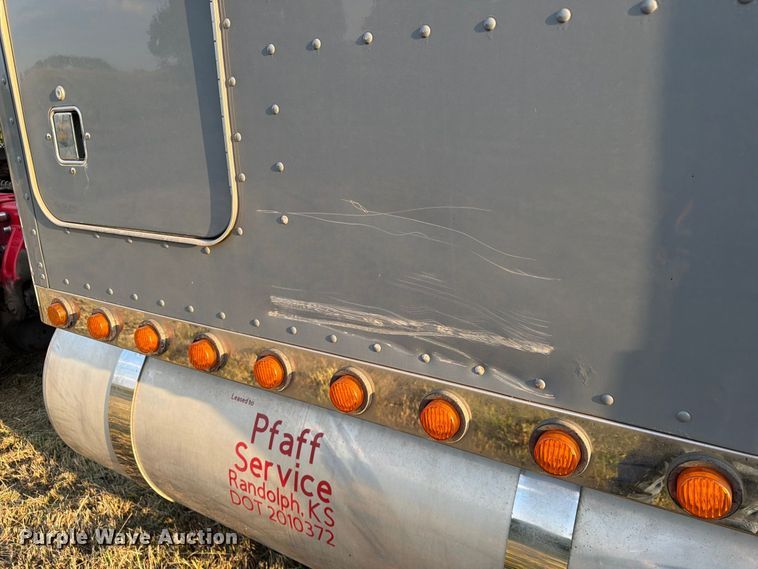 image for item FK3664 2002 Peterbilt 379 semi truck