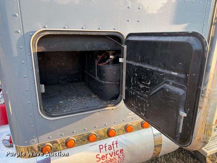 image for item FK3664 2002 Peterbilt 379 semi truck