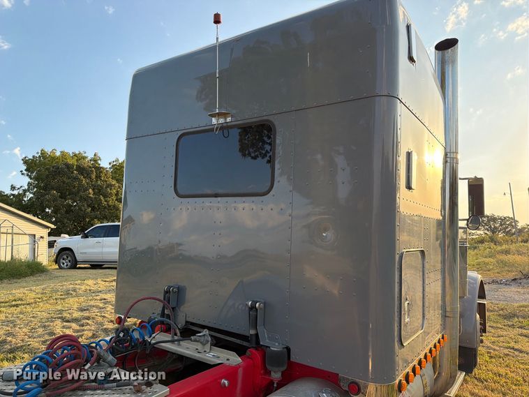 image for item FK3664 2002 Peterbilt 379 semi truck