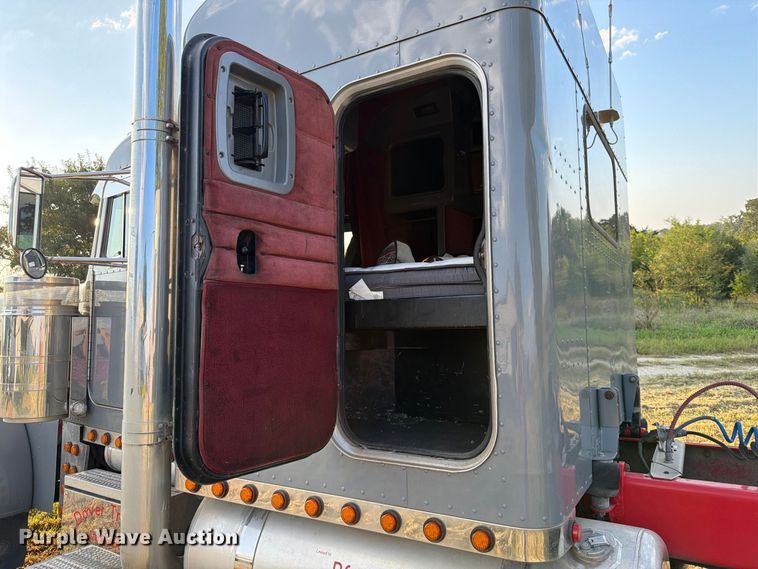 image for item FK3664 2002 Peterbilt 379 semi truck
