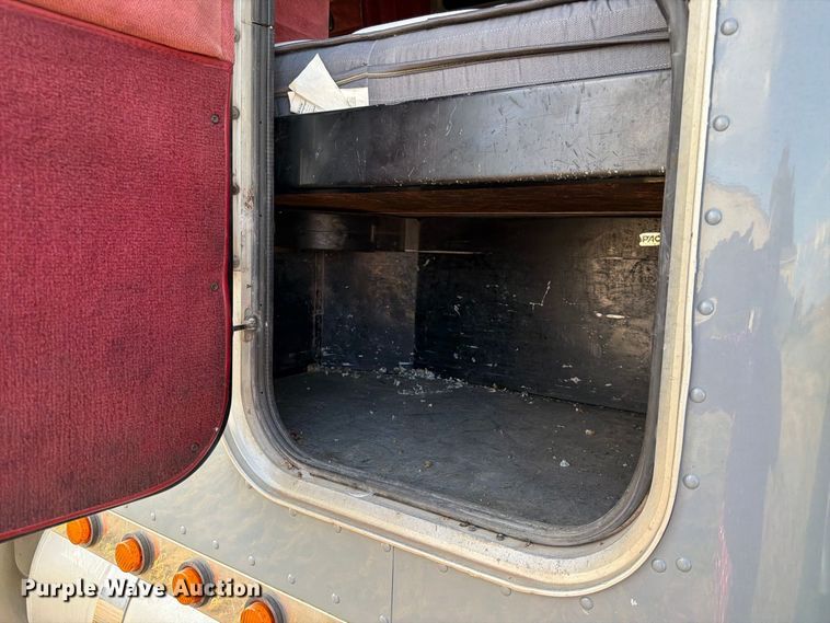 image for item FK3664 2002 Peterbilt 379 semi truck