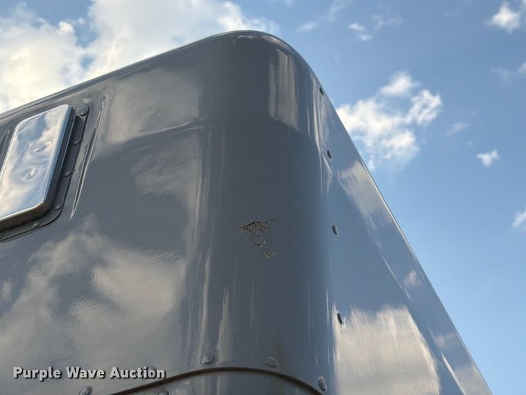 image for item FK3664 2002 Peterbilt 379 semi truck