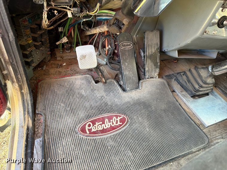 image for item FK3664 2002 Peterbilt 379 semi truck