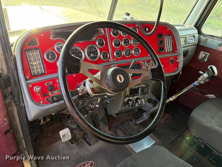 image for item FK3664 2002 Peterbilt 379 semi truck