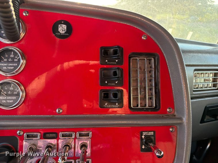 image for item FK3664 2002 Peterbilt 379 semi truck
