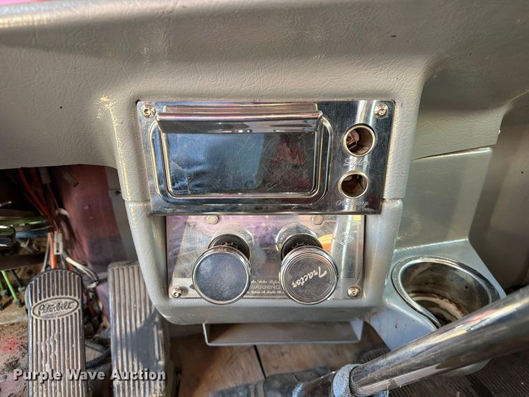 image for item FK3664 2002 Peterbilt 379 semi truck