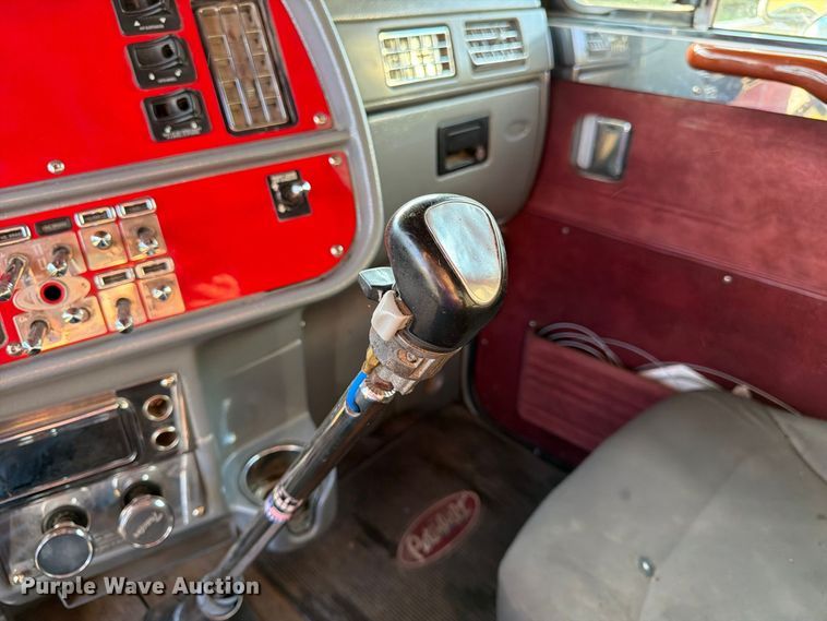 image for item FK3664 2002 Peterbilt 379 semi truck