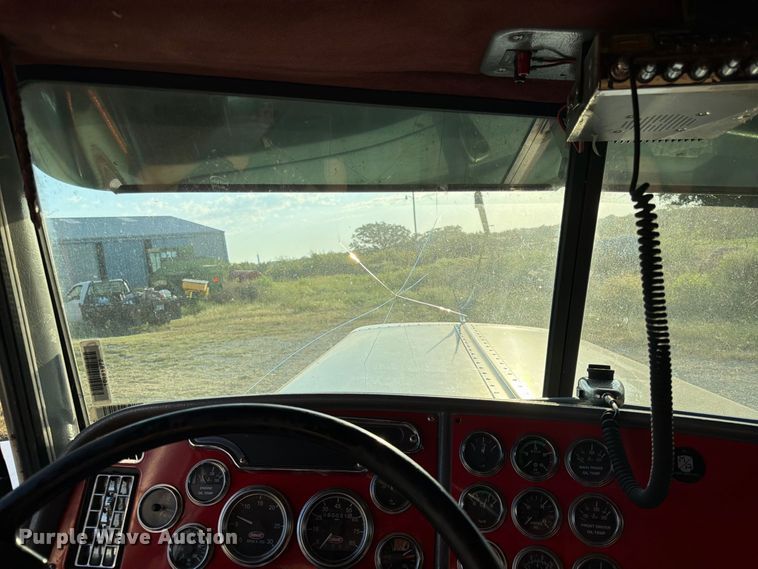 image for item FK3664 2002 Peterbilt 379 semi truck