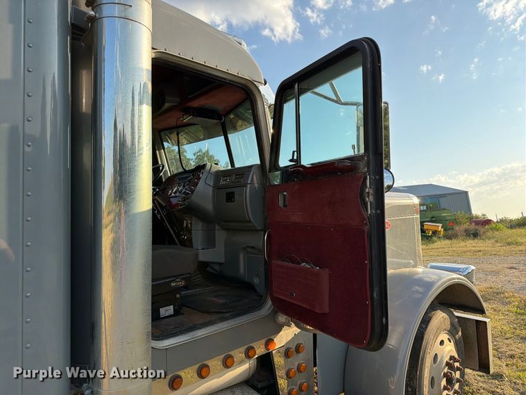 image for item FK3664 2002 Peterbilt 379 semi truck