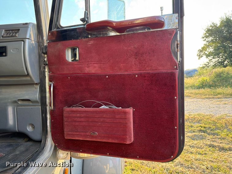 image for item FK3664 2002 Peterbilt 379 semi truck